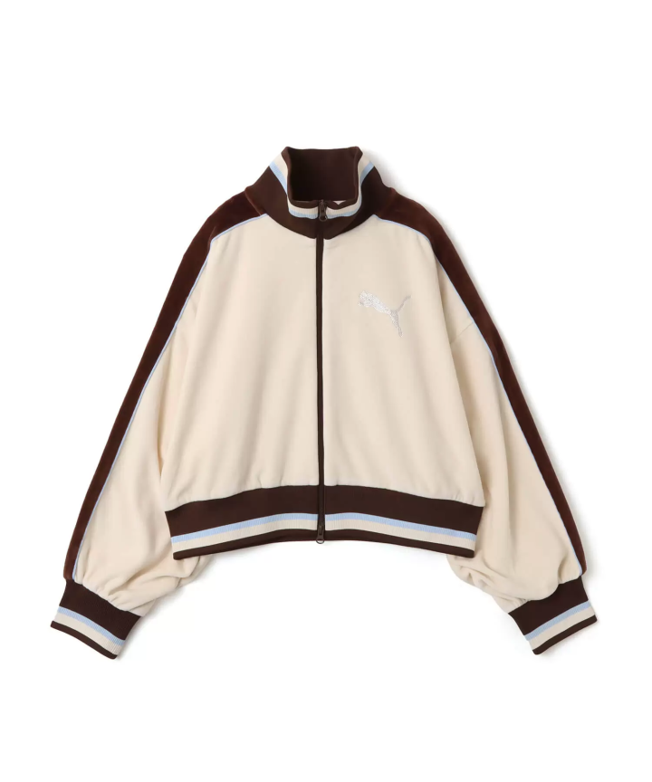 Introducing popular women's sneaker models and stores to enjoy at atmos pink!