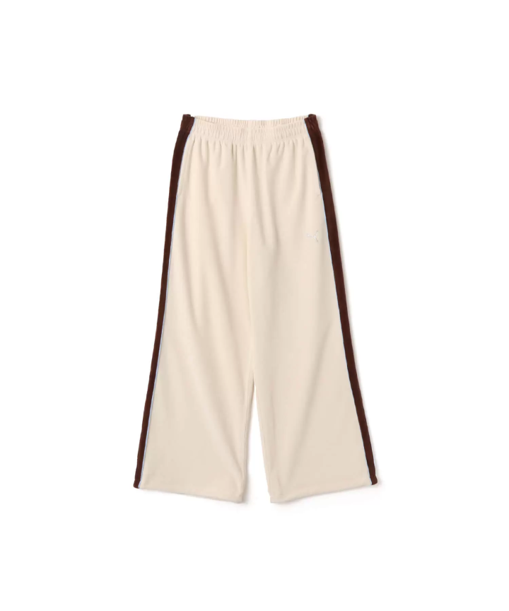 Introducing popular women's sneaker models and stores to enjoy at atmos pink!