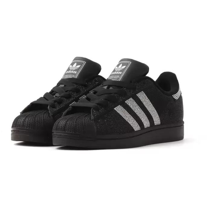 Introducing popular women's sneaker models and stores to enjoy at atmos pink!