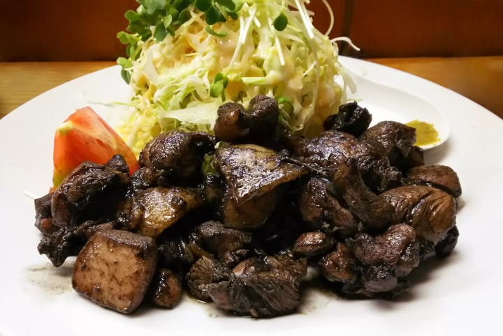 【宮崎美食攻略】不只有宮崎牛!南蠻雞始祖、炭火地雞與芒果甜點,跟著在地人推薦一起吃