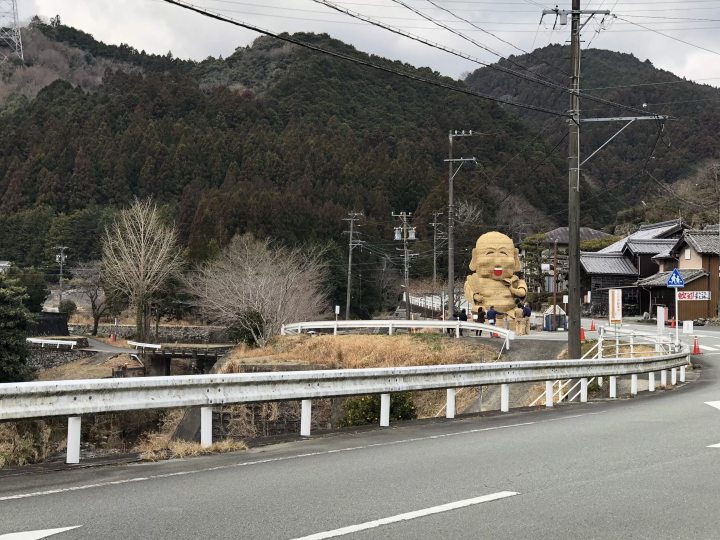 ประติมากรรมฟางข้าวขนาดยักษ์ในนิกากิ เมืองมัตสึซากะ จังหวัด จังหวัดมิเอะ