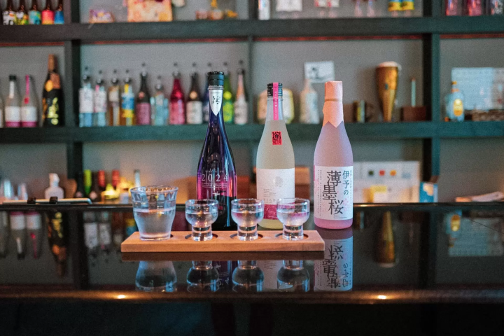 Immerse yourself in a story through a single cup of sake at Dogo Onsen. An unprecedented sake tasting experience begins.