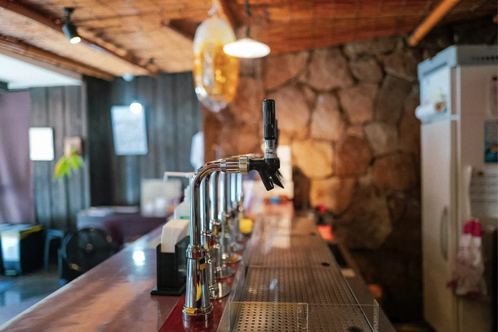 Immerse yourself in a story through a single cup of sake at Dogo Onsen. An unprecedented sake tasting experience begins.