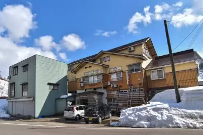 เมืองอุโอนุมะ เป็นแหล่งรวมผักป่าที่อุดมสมบูรณ์! เราจะบอกทุกสิ่งที่คุณจำเป็นต้องรู้เกี่ยวกับผักป่า!