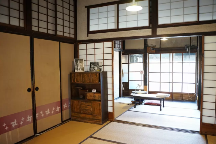 世界遺産になる前の富岡製糸場の暮らしとナイトライフ