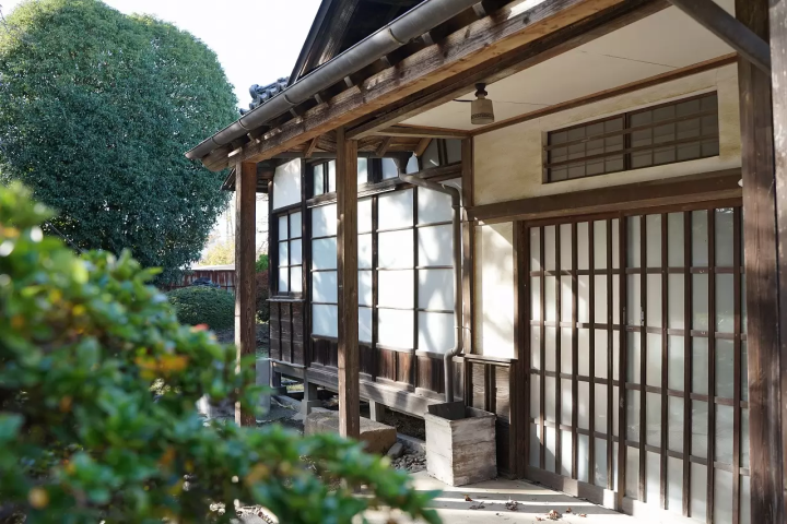 세계문화유산으로 지정되기 전 도미오카 제사장 생활과 밤문화