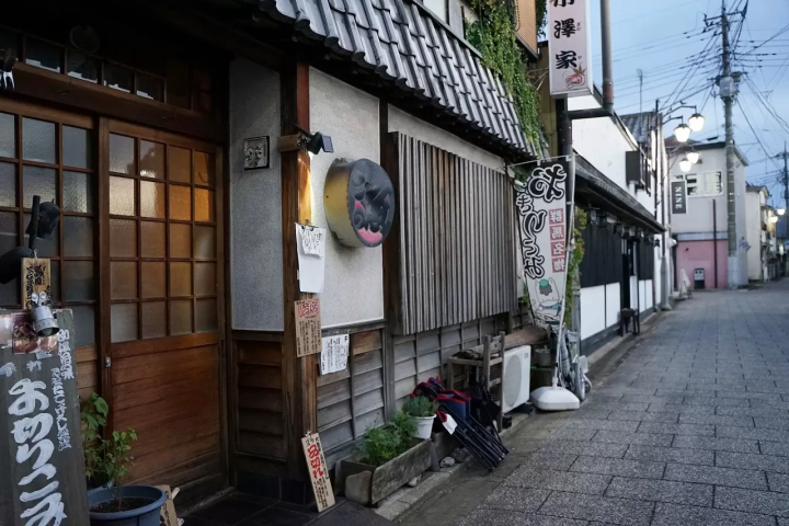 세계문화유산으로 지정되기 전 도미오카 제사장 생활과 밤문화