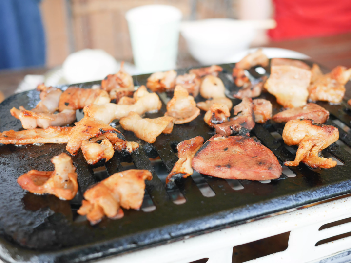 來到魚沼必吃の當地美食「烤內臟」！