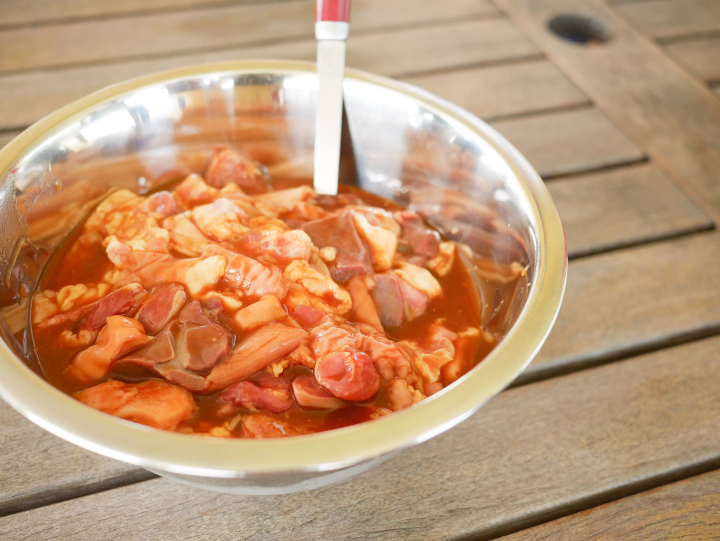 來到魚沼必吃の當地美食「烤內臟」！