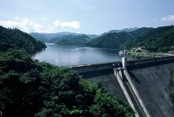 來到魚沼必吃の當地美食「烤內臟」！