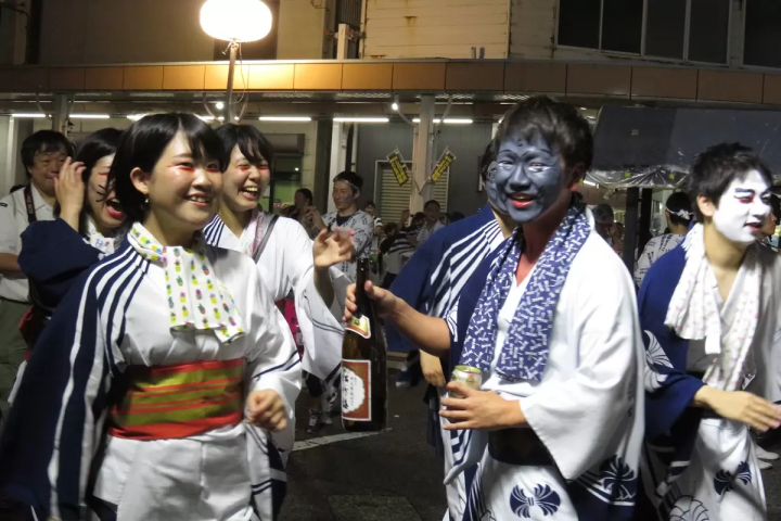 たたいてつねってお祭りを楽しむ？！天下の奇祭「しねり弁天たたき地蔵まつり」とは