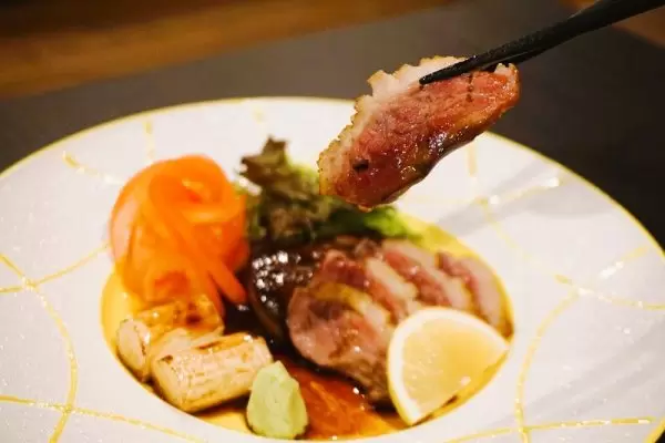 たたいてつねってお祭りを楽しむ？！天下の奇祭「しねり弁天たたき地蔵まつり」とは