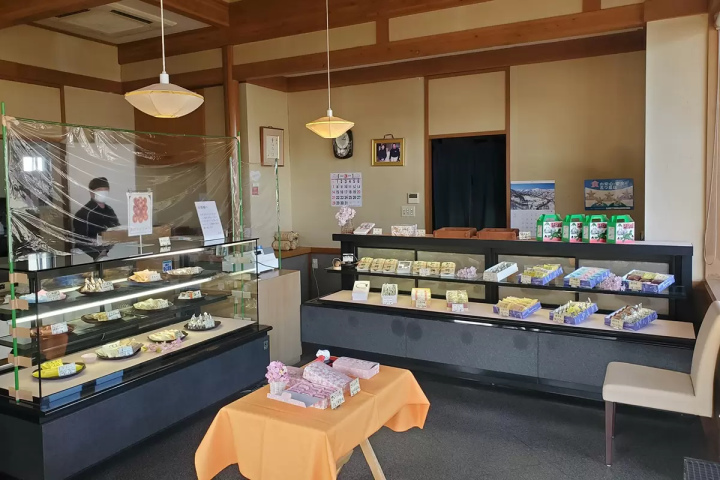 たたいてつねってお祭りを楽しむ？！天下の奇祭「しねり弁天たたき地蔵まつり」とは