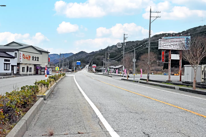 A Journey to Taste Toyama’s Seafood Bounty: Crab, Oysters, Cod, and Firefly Squid