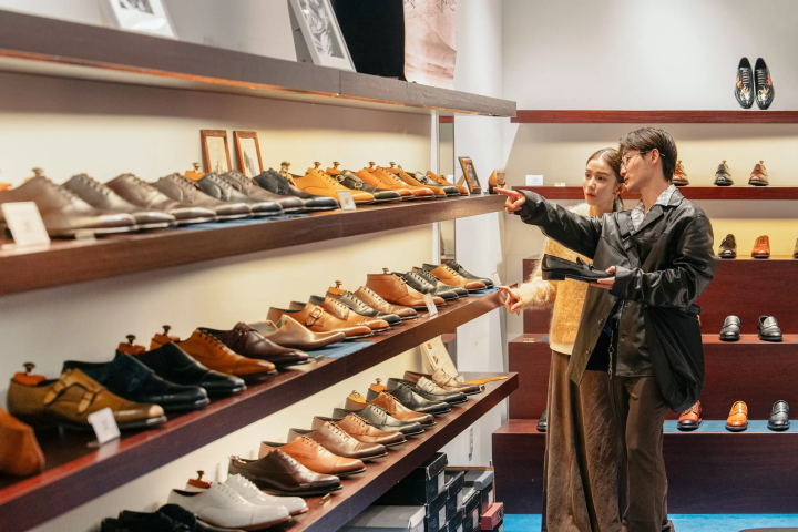 เจาะลึกแบรนด์ญี่ปุ่น! ทัวร์ร้านรองเท้าหนังชื่อดังกับ GENSEI & Nin [ฉบับรองเท้า Otsuka]