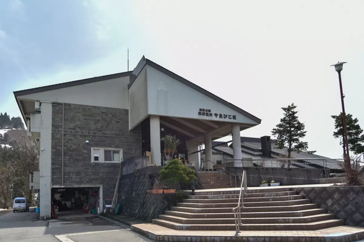 たたいてつねってお祭りを楽しむ？！天下の奇祭「しねり弁天たたき地蔵まつり」とは