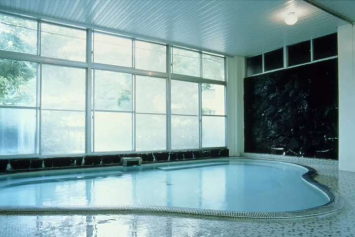 たたいてつねってお祭りを楽しむ？！天下の奇祭「しねり弁天たたき地蔵まつり」とは