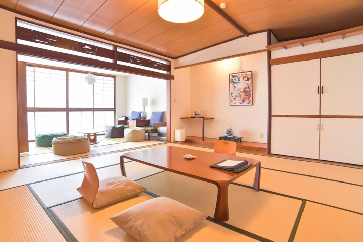 たたいてつねってお祭りを楽しむ？！天下の奇祭「しねり弁天たたき地蔵まつり」とは