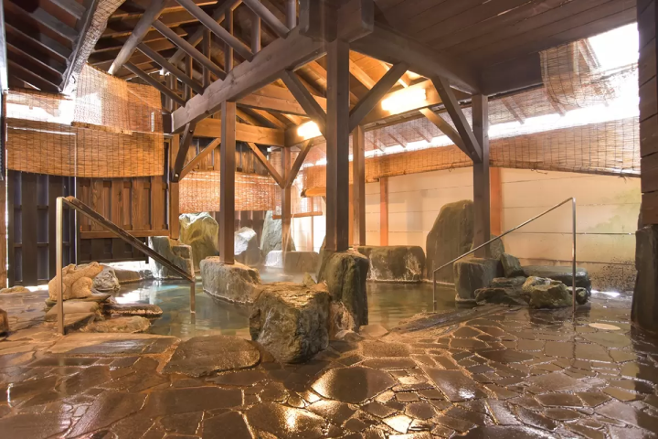 たたいてつねってお祭りを楽しむ？！天下の奇祭「しねり弁天たたき地蔵まつり」とは