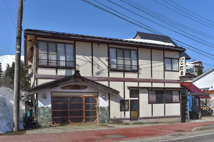 たたいてつねってお祭りを楽しむ？！天下の奇祭「しねり弁天たたき地蔵まつり」とは