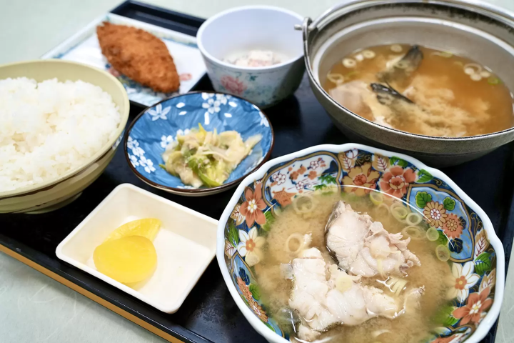 A Journey to Taste Toyama’s Seafood Bounty: Crab, Oysters, Cod, and Firefly Squid