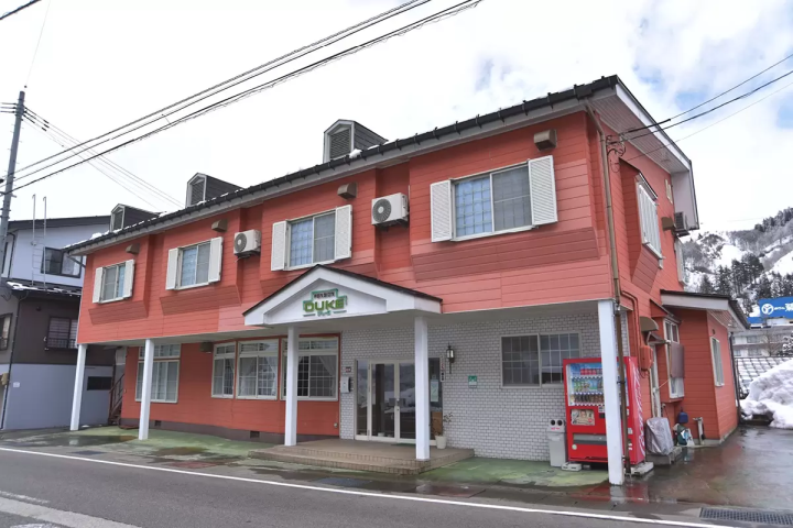 たたいてつねってお祭りを楽しむ？！天下の奇祭「しねり弁天たたき地蔵まつり」とは