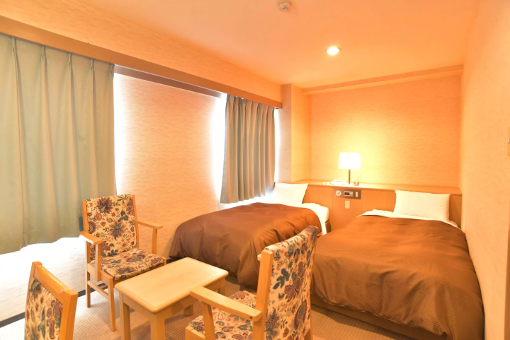 たたいてつねってお祭りを楽しむ？！天下の奇祭「しねり弁天たたき地蔵まつり」とは