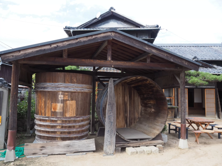 초호화 요트를 타고 세토우치 내해를 유람하세요. 아름다운 배를 타고 쇼도시마의 정취 넘치는 음식, 비젠 도자기, 그리고 환상적인 풍경을 감상하세요.