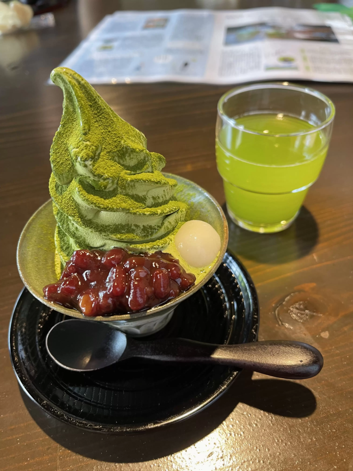 ▲Matsusaka tea ice-cream and cold green tea. 