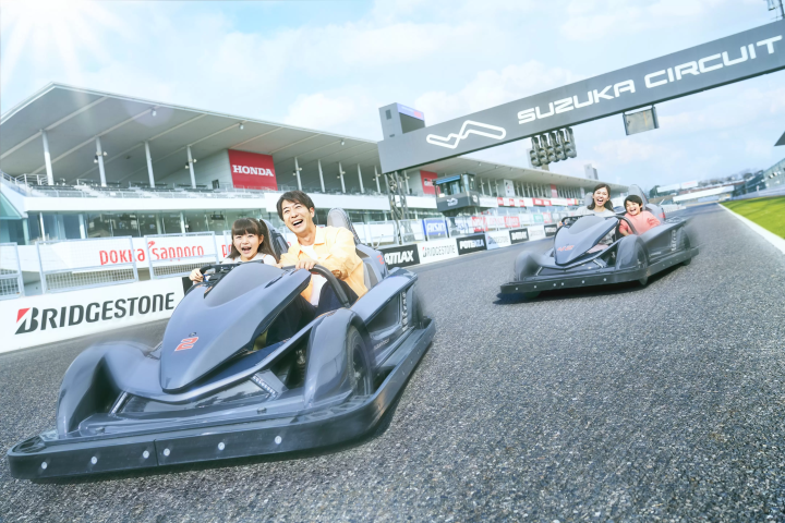 Circuit Challenger allows you to drive an EV kart directly on the FORMULA 1 JAPANESE GRAND PRIX-held Racing Course. 