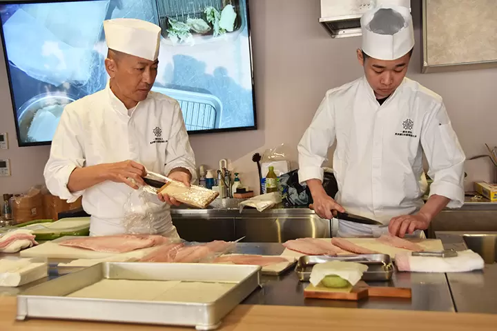 [กิจกรรมต่อไปได้รับการยืนยันแล้ว! / รายงาน] “ไปกินอาหารโตเกียวกันเถอะ”