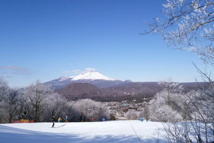 [จากโตเกียว] 10 รีสอร์ทสกีแนะนำที่คุณสามารถไปเที่ยวแบบไปเช้าเย็นกลับหรือโดยไม่ต้องใช้รถยนต์ได้
