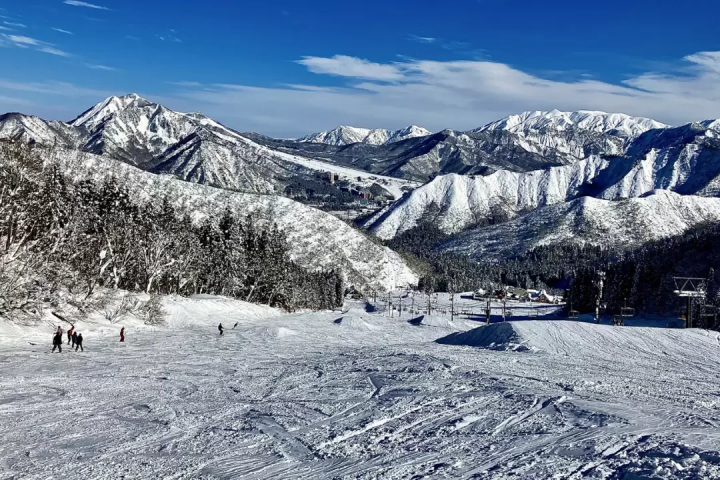 [จากโตเกียว] 10 รีสอร์ทสกีแนะนำที่คุณสามารถไปเที่ยวแบบไปเช้าเย็นกลับหรือโดยไม่ต้องใช้รถยนต์ได้