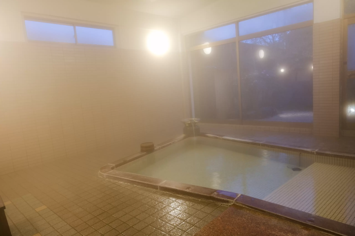 塩化物泉の“塩のベール”に包まれる美肌湯「さぎの湯温泉」の日帰り＆宿泊ガイド