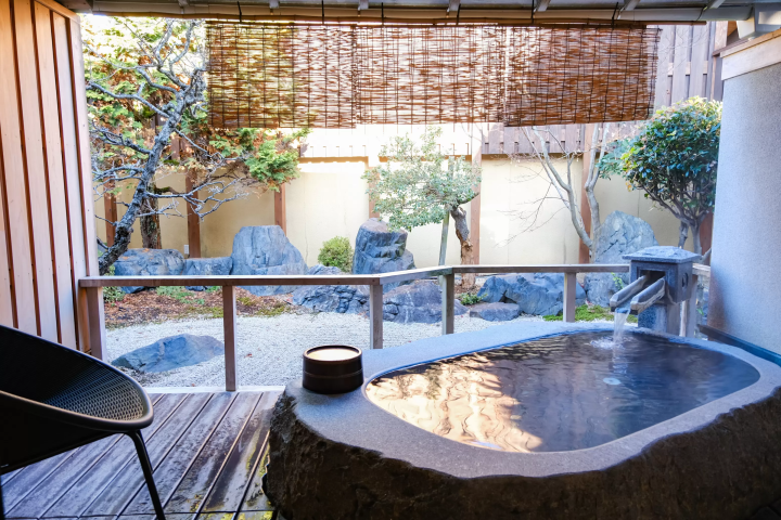 塩化物泉の“塩のベール”に包まれる美肌湯「さぎの湯温泉」の日帰り＆宿泊ガイド