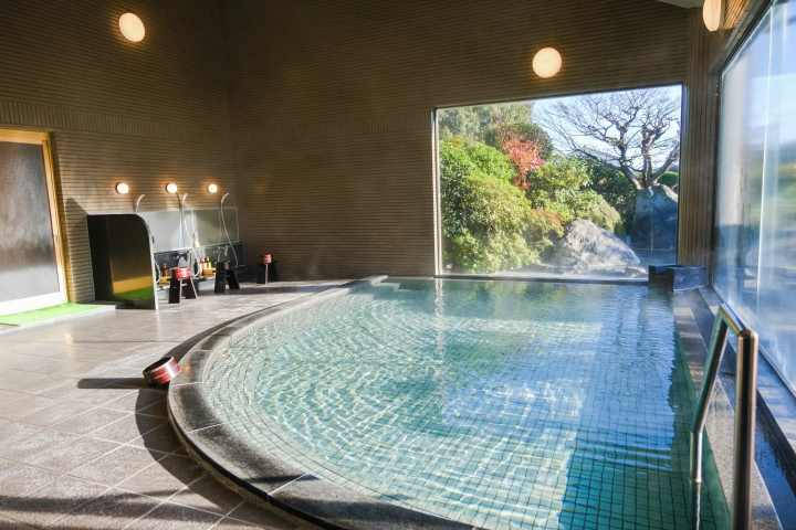 塩化物泉の“塩のベール”に包まれる美肌湯「さぎの湯温泉」の日帰り＆宿泊ガイド