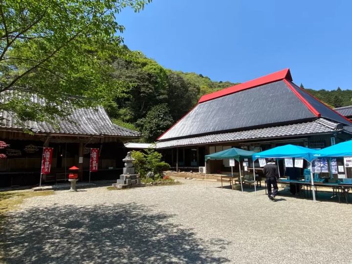 伊勢山飯福殿寺，位於三重縣松阪市，是自然與歷史交融之地。