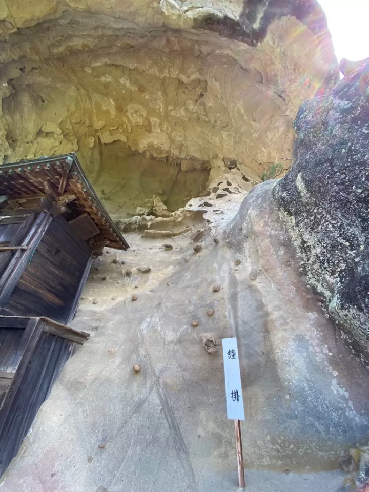 伊勢山飯福殿寺，位於三重縣松阪市，是自然與歷史交融之地。