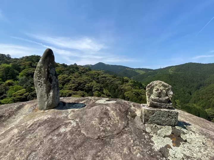 伊勢山飯福殿寺，位於三重縣松阪市，是自然與歷史交融之地。