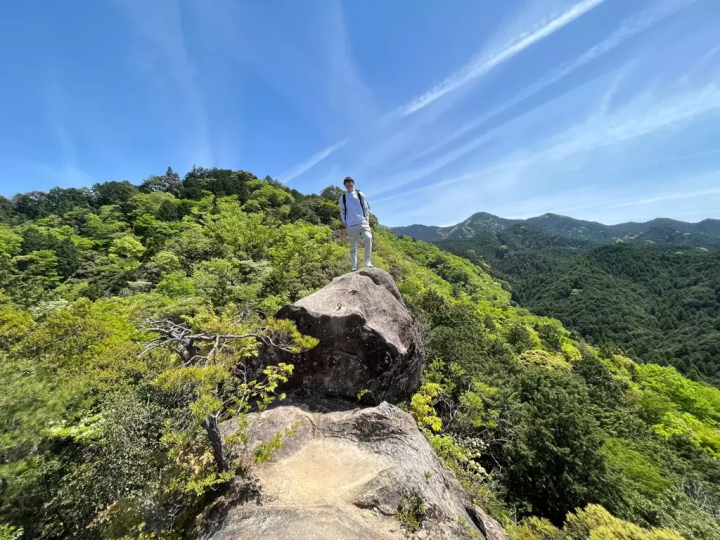 伊勢山飯福殿寺，位於三重縣松阪市，是自然與歷史交融之地。