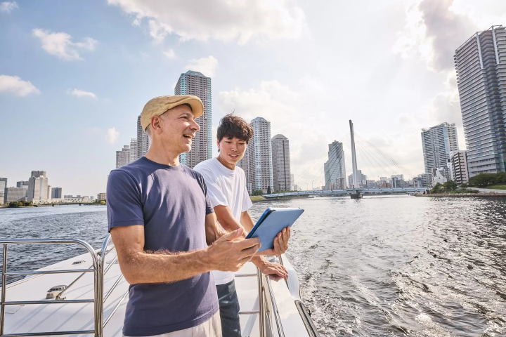 영어 앱과 전문 가이드가 함께하는 하이브리드 가이드 투어입니다. 각 장소에 설치된 우키요에 그림을 보면서 설명을 듣고, 원하는 속도로 정보를 확인할 수 있습니다. 