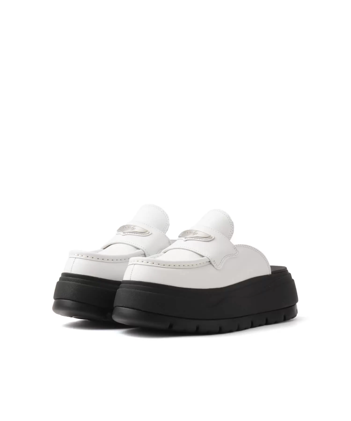 Introducing popular women's sneaker models and stores to enjoy at atmos pink!