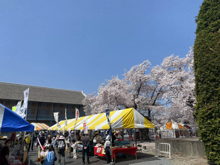 세계문화유산으로 지정되기 전 도미오카 제사장 생활과 밤문화