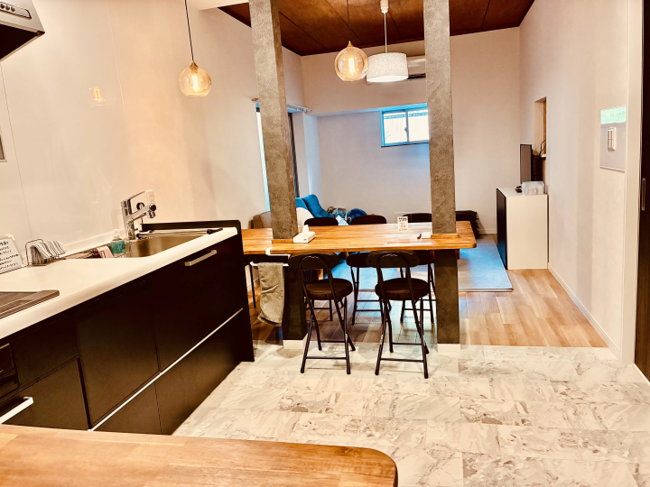 距离大海仅30秒！在四国爱媛县，您可以与最多9人一起享受私密的“秘密基地”！