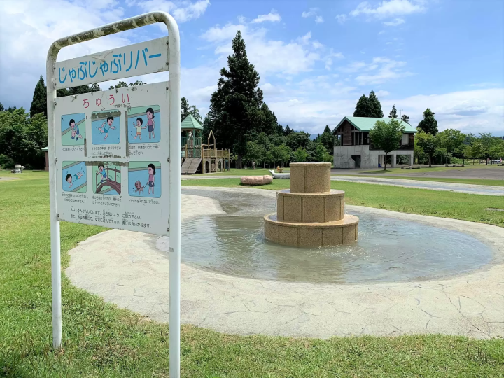 新潟縣內首屈一指的百合產地ー魚沼 1 萬株百合齊放！「月岡公園」百合花田盛開