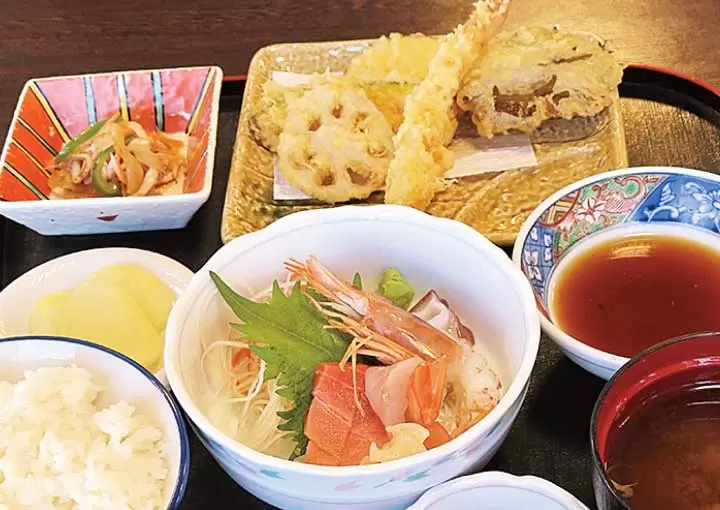 新潟縣內首屈一指的百合產地ー魚沼 1 萬株百合齊放！「月岡公園」百合花田盛開