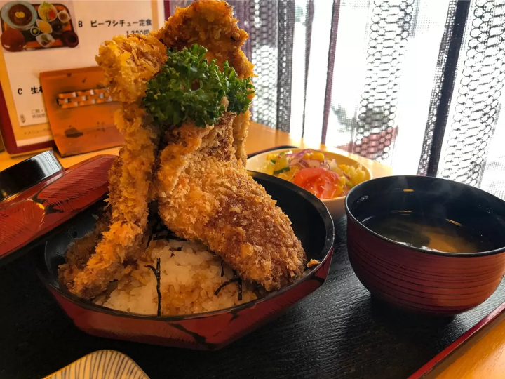 新潟縣內首屈一指的百合產地ー魚沼 1 萬株百合齊放！「月岡公園」百合花田盛開