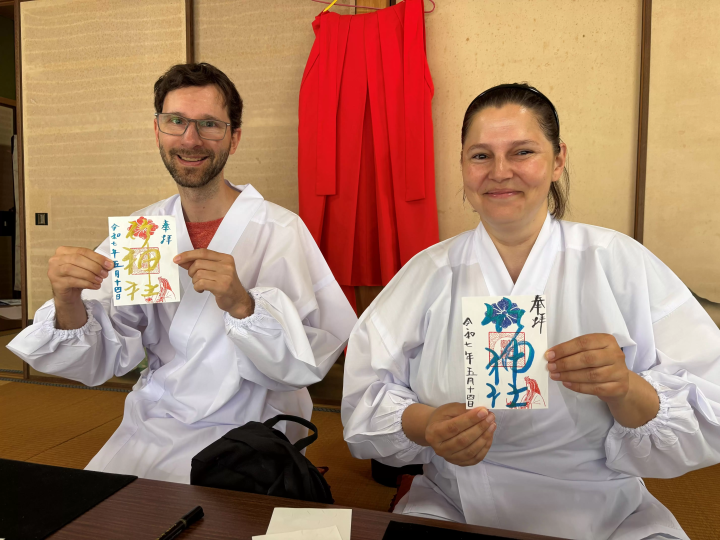 在伊势志摩的门户体验“一日教友”的生活。这是一次净化心灵的旅程，您将参与清洁圣地、特别的祭祀仪式，并享用一顿正餐（日式传统料理）。