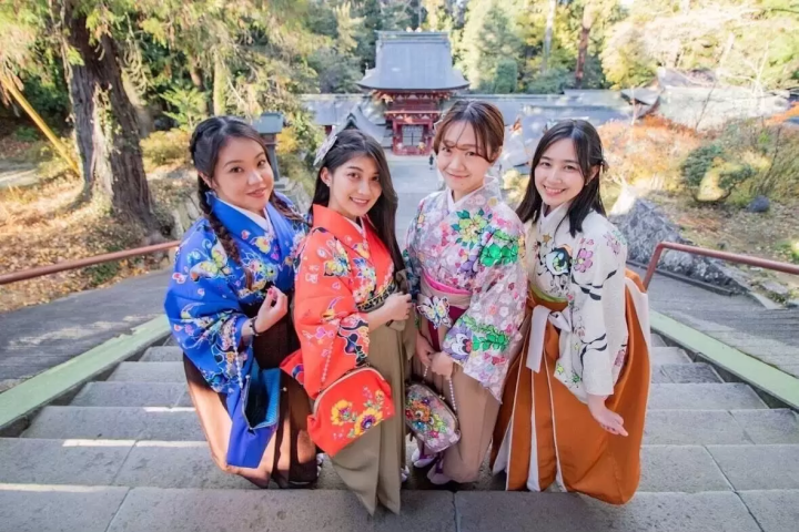 Stroll around Tomioka in a hakama! 4 recommended hakama from the long-established Asaya Kimono Store