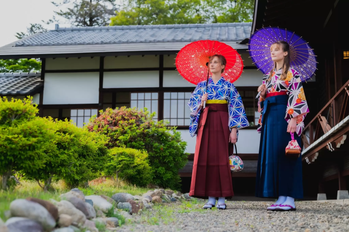 Stroll around Tomioka in a hakama! 4 recommended hakama from the long-established Asaya Kimono Store